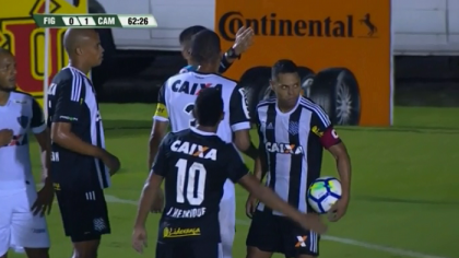 Meci cu peripetii in Cupa Braziliei. O nocturna de pe stadionul Orlando Scarpelli a cedat in timpul jocului, iar meciul a fost oprit Meci cu peripetii in Cupa Braziliei. O nocturna de pe stadionul Orlando Scarpelli a cedat in timpul jocului, iar meciul a fost oprit