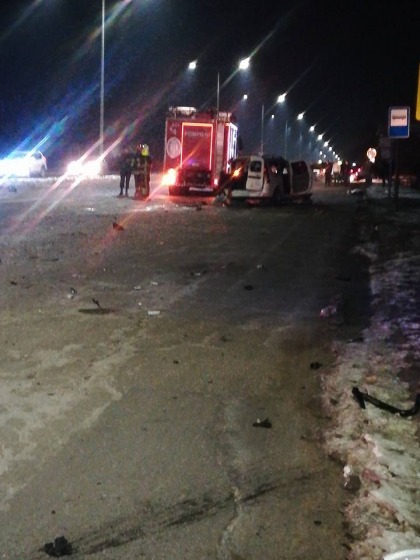 Grav accident in capitala. Un sofer de taxi s-a stins pe loc, iar pasagerul sau si alti doi tineri, transportati la spital. Cum s-a intamplat totul - FOTO Grav accident in capitala. Un sofer de taxi s-a stins pe loc, iar pasagerul sau si alti doi tineri, transportati la spital. Cum s-a intamplat totul - FOTO