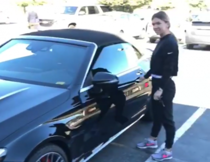 Simona Halep a primit cadou o decapotabila de la Mercedes - FOTO Simona Halep a primit cadou o decapotabila de la Mercedes - FOTO