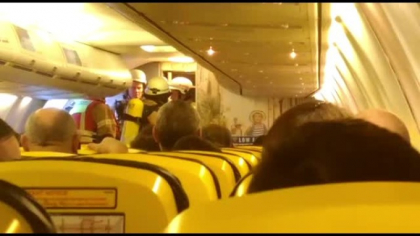 Incident intr-o cursa Ryan Air Berlin-Bucuresti. Pompierii au urcat la bord
