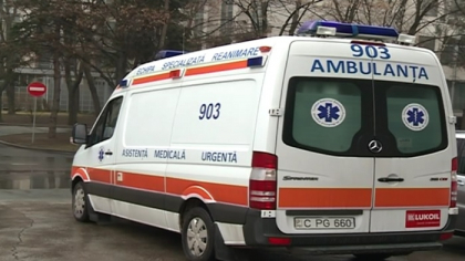 Un barbat din capitala a ajuns la spital, dupa ce ar fi venit baut acasa, s-a luat la cearta cu sotia, iar aceasta i-a infipt un cutit in picior