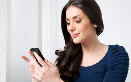 Un studiu a demonstrat: Femeile petrec 2 luni din viata vorbind la telefon cu mamele lor Un studiu a demonstrat: Femeile petrec 2 luni din viata vorbind la telefon cu mamele lor