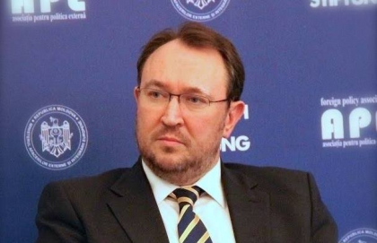 Reactia lui Alexandru Tanase, dupa ce un post TV a difuzat o discutie telefonica in care acesta ar fi vorbit cu Platon: "Da il cunosc. A avut loc cu mai multi ani in urma. Nu scoate in evidenta nimic interesant" Reactia lui Alexandru Tanase, dupa ce un post TV a difuzat o discutie telefonica in care acesta ar fi vorbit cu Platon: "Da il cunosc. A avut loc cu mai multi ani in urma. Nu scoate in evidenta nimic interesant"