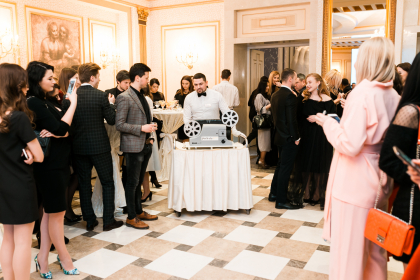 Un tort spectaculos, de 25 de kilograme, ca la Hollywood! Iata cum a aratat surpriza delicioasa de la Perfect Oscar Party - FOTO