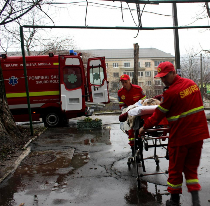 Moldoveanca internata intr-un spital din Italia, adusa la Chisinau cu un echipaj SMURD. Interventia salvatorilor - GALERIE FOTO/VIDEO Moldoveanca internata intr-un spital din Italia, adusa la Chisinau cu un echipaj SMURD. Interventia salvatorilor - GALERIE FOTO/VIDEO