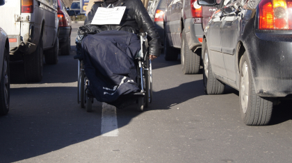 L-au batut si l-au impus sa cerseasca in capitala, iar noaptea il duceau sa doarma intr-o cladire parasita. Calvarul prin care a trecut un barbat nevoias. Cum s-a aflat totul. Cine sunt faptasii si ce pedeapsa au primit L-au batut si l-au impus sa cerseasca in capitala, iar noaptea il duceau sa doarma intr-o cladire parasita. Calvarul prin care a trecut un barbat nevoias. Cum s-a aflat totul. Cine sunt faptasii si ce pedeapsa au primit