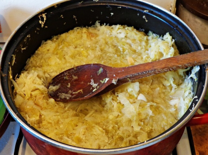 Nici nu zici ca e de post: Varza la cuptor, aromata