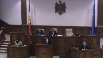"Jur sa indeplinesc cinstit si constiincios obligatiile". Mihai Poalelungi a depus juramantul in Parlament pentru functia de judecator la Curtea Constitutionala "Jur sa indeplinesc cinstit si constiincios obligatiile". Mihai Poalelungi a depus juramantul in Parlament pentru functia de judecator la Curtea Constitutionala