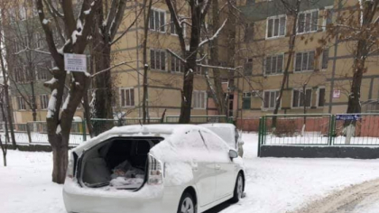 Surpriza de Craciun pentru un sofer din capitala, care s-a trezit fara usa de la portbagajul masinii, dupa ce i-a fost furata - FOTO