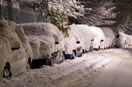 Ninge fara intrerupere mai bine de 15 ore. IGSU a  constituit o celula de criza: se circula extrem de greu pe unele sosele nationale - VIDEO