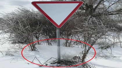 Imaginea zilei. Iarna a incalcat regulile de circulatie si nu a cedat trecerea primaverii. Vremea din weekend a inghetat un indicator. Cum arata acesta - FOTO