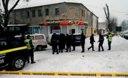 Cel putin doua persoane s-au stins, iar alte cateva sunt ranite, dupa o explozie produsa intr-un magazin din capitala. Prima versiune: ar fi vorba despre o grenada. LIVE TEXT