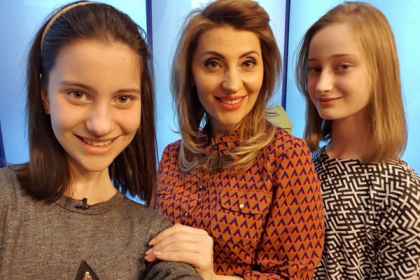 "Asa ne alinta bunica". Aura si fiicele sale, innebunite dupa mancarea ce le aduce aminte de copilarie - FOTO "Asa ne alinta bunica". Aura si fiicele sale, innebunite dupa mancarea ce le aduce aminte de copilarie - FOTO