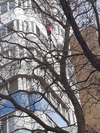 Gata sa sara in gol! Cum a fost salvata o tanara de 27 de ani, din Balti, decisa sa-si puna capat zilelor: a lunecat Gata sa sara in gol! Cum a fost salvata o tanara de 27 de ani, din Balti, decisa sa-si puna capat zilelor: a lunecat