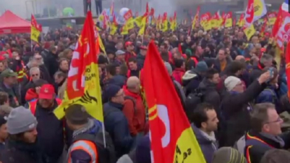 Franta, blocata de grevele sindicalistilor nemultumiti de reformele economice ale lui Macron