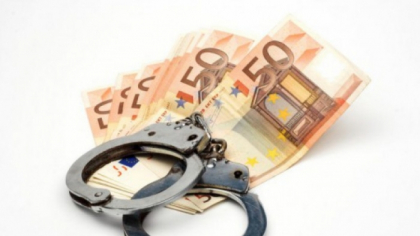 A luat 500 de euro de la doua persoane si le-a promis ca ii va ajuta sa obtina carnetul de conducere. O femeie din Balti, retinuta de CNA. Cum s-a intamplat