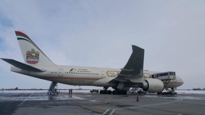 Un avion Boeing 777 a aterizat de urgenta, pe Aeroportul Otopeni din Bucuresti, Romania - FOTO