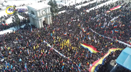 Marea Adunare Centenara, dedicata implinirii a 100 de ani de la unirea Basarabiei cu Romania, filmata de sus. Imagini cu drona - VIDEO