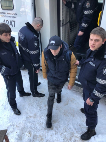 Declaratiile celor 21 de tineri care au fost retinuti pe o strada din capitala, in timp ce purtau masti: au discutat si planificat totul pe o retea de socializare. Ce urmau sa faca in PMAN si cati trebuiau sa participe - VIDEO Declaratiile celor 21 de tineri care au fost retinuti pe o strada din capitala, in timp ce purtau masti: au discutat si planificat totul pe o retea de socializare. Ce urmau sa faca in PMAN si cati trebuiau sa participe - VIDEO