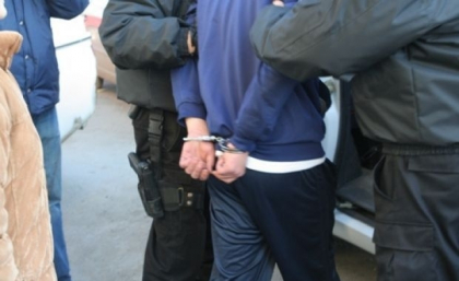 A mers intr-un sat din Briceni sa vanda narcotice si a fost retinut imediat de politie. Ce risca tanarul