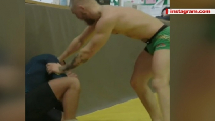 Conor McGregor se antreneaza in sala cu un moldovean. Conationalul nostru este antrenorul irlandezului la lupte grego-romane Conor McGregor se antreneaza in sala cu un moldovean. Conationalul nostru este antrenorul irlandezului la lupte grego-romane