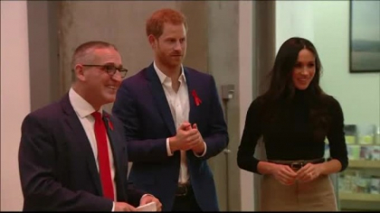 Speculatii privind rochia de mireasa a lui Meghan Markle. Regina va trebui sa o "aprobe"