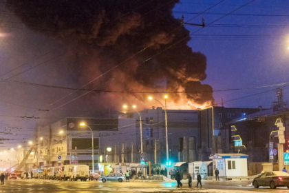 Zi de doliu national in Rusia. Primele funeralii dupa incendiul din mall cu cel putin 64 de morti Zi de doliu national in Rusia. Primele funeralii dupa incendiul din mall cu cel putin 64 de morti