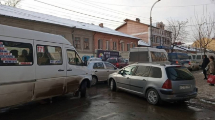 Ambuteiaje si drumuri blocate in capitala din cauza sustinatorilor adusi de Sor la CEC - FOTO Ambuteiaje si drumuri blocate in capitala din cauza sustinatorilor adusi de Sor la CEC - FOTO