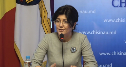 Anul acesta avem mai multe gropi decat anul trecut, afirma Radu: "De luni vom repara toate gropile din oras". Vom avea strazi inchise si trafic aglomerat Anul acesta avem mai multe gropi decat anul trecut, afirma Radu: "De luni vom repara toate gropile din oras". Vom avea strazi inchise si trafic aglomerat