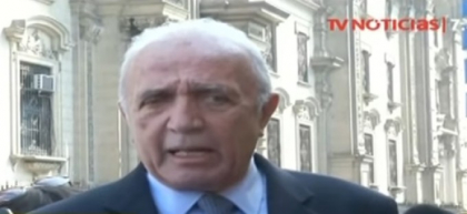 Momentul in care un politician suspectat de coruptie este palmuit pe strada, chiar in timpul transmisiunii live: "Cati bani aveti?" "Multi" - VIDEO Momentul in care un politician suspectat de coruptie este palmuit pe strada, chiar in timpul transmisiunii live: "Cati bani aveti?" "Multi" - VIDEO