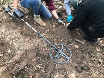 Descoperirea uluitoare facuta in Romania, cu un detector de metale. Politia a intrat pe fir imediat Descoperirea uluitoare facuta in Romania, cu un detector de metale. Politia a intrat pe fir imediat