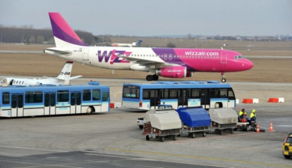 Accident pe aeroportul din Budapesta. Mai multi romani au fost raniti in urma ciocnirii a doua autobuze Accident pe aeroportul din Budapesta. Mai multi romani au fost raniti in urma ciocnirii a doua autobuze