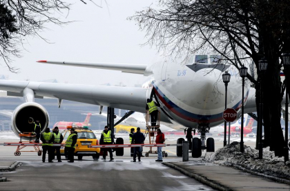 Diplomatii rusi expulzati din Statele Unite ajung la Moscova Diplomatii rusi expulzati din Statele Unite ajung la Moscova