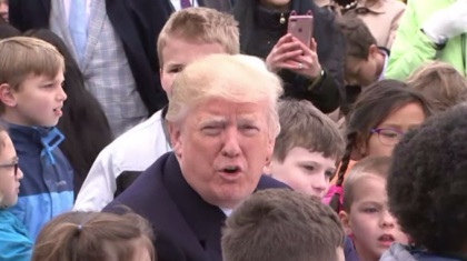 Inconjurat de zeci de copii, Trump nu s-a putut abtine de la declaratii politice. Cu ce s-a laudat