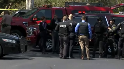 Atac armat la sediul YouTube, cu patru raniti. Autoarea s-a sinucis: "A patruns pe neasteptate in timpul pranzului si parea sa traga in directia unei anumite persoane" Atac armat la sediul YouTube, cu patru raniti. Autoarea s-a sinucis: "A patruns pe neasteptate in timpul pranzului si parea sa traga in directia unei anumite persoane"
