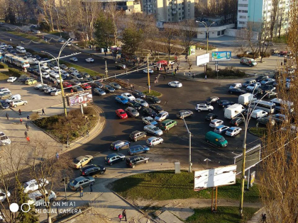 Soferii care pornesc la drum trebuie sa stie asta. Se circula bara la bara pe mai multe strazi din capitala. Sectorul Botanica, blocat - GALERIE FOTO