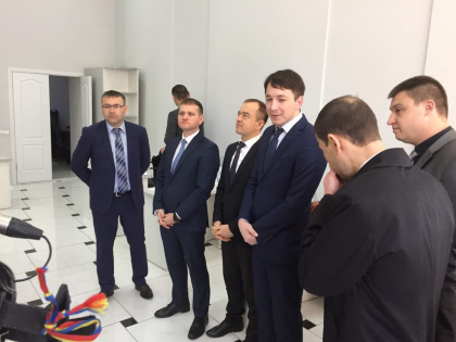 Valeriu Munteanu depune actele pentru a fi inregistrat in calitate de candidat din partea PL, pentru functia de primar general al capitalei - FOTO Valeriu Munteanu depune actele pentru a fi inregistrat in calitate de candidat din partea PL, pentru functia de primar general al capitalei - FOTO