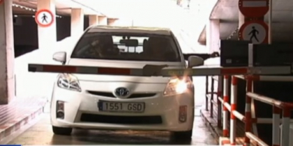 Nota de plata primita de o femeie care si-a lasat masina timp de 9 ani intr-o parcare privata Nota de plata primita de o femeie care si-a lasat masina timp de 9 ani intr-o parcare privata
