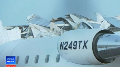 Imagini spectaculoase cu un hangar de avioane distrus de o furtuna, in Texas - FOTO Imagini spectaculoase cu un hangar de avioane distrus de o furtuna, in Texas - FOTO