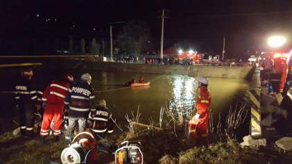Familiile indoliate dupa tragedia din Neamt, Romania se pregatesc de funeralii: " Din banii castigati de ei le facem inmormantare" Familiile indoliate dupa tragedia din Neamt, Romania se pregatesc de funeralii: " Din banii castigati de ei le facem inmormantare"