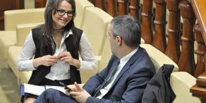 Salariul familiei Sarbu la Parlament (doc) - Ziarul de Garda Salariul familiei Sarbu la Parlament (doc) - Ziarul de Garda