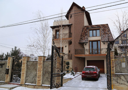 Cum arata vila de lux a ministrului de Interne Alexandru Jizdan. Proprietarii oficiali: socrii sai. Rise Moldova - VIDEO