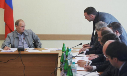 Dezastru pentru oligarhul fortat de Putin sa semneze un contract fara a-l citi - VIDEO Dezastru pentru oligarhul fortat de Putin sa semneze un contract fara a-l citi - VIDEO