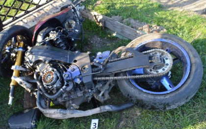 Cine erau fata si baiatul, care s-au stins in urma accidentului de la Rautel. Imagini de la locul tragediei in care trei oameni au murit si trei au fost internati la spital. Politia: motociclistul avea viteza excesiva - FOTO