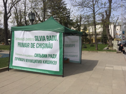 Silvia Radu si-a instalat cateva corturi pe strazile din capitala: a inceput sa colecteze semnaturi pentru a candida independent la localele din Chisinau - GALERIE FOTO Silvia Radu si-a instalat cateva corturi pe strazile din capitala: a inceput sa colecteze semnaturi pentru a candida independent la localele din Chisinau - GALERIE FOTO