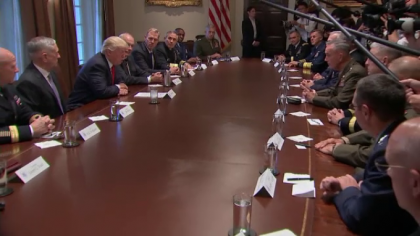 Trump, discutii cu oficialii din Armata despre criza din Siria: "Suntem pregatiti sa oferim toate optiunile militare" Trump, discutii cu oficialii din Armata despre criza din Siria: "Suntem pregatiti sa oferim toate optiunile militare"