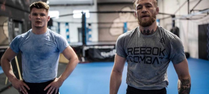A intrat McGregor in mafia irlandeza? Poza socanta alaturi de doi gangsteri extrem de violenti din Dublin A intrat McGregor in mafia irlandeza? Poza socanta alaturi de doi gangsteri extrem de violenti din Dublin