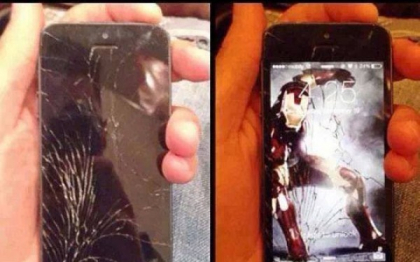 Si-a spart iPhone-ul, insa a decis sa-l pastreze asa. Ce imagine si-a setat ca wallpaper Si-a spart iPhone-ul, insa a decis sa-l pastreze asa. Ce imagine si-a setat ca wallpaper