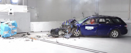Detaliul care poate face diferenta dintre viata si moarte. Descoperirea facuta dupa un crash test cu o masina din 2004 - VIDEO