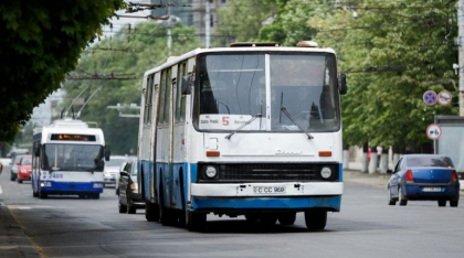 O femeie a cerut despagubiri morale de la soferul autobuzului din care a cazut. Ce a decis instanta - Bizlaw.md O femeie a cerut despagubiri morale de la soferul autobuzului din care a cazut. Ce a decis instanta - Bizlaw.md